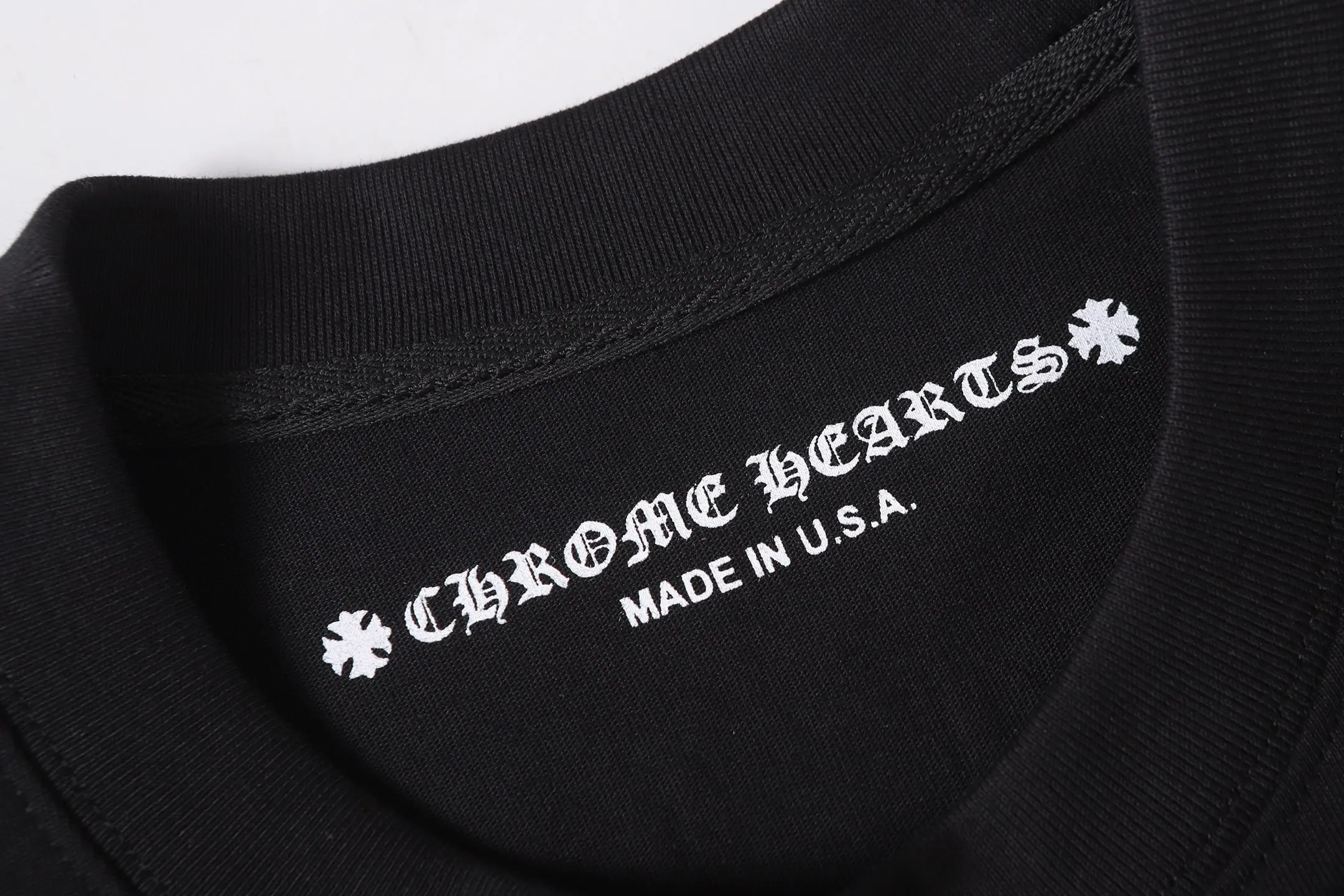 P150 Cross-border model, please do not place an order if you are pursuing quality -Chrome Hearts/Chrome Hearts Sanskrit rose printed bat sleeves popular short-sleeved T-shirt -High weight, high density and high quality, soft, delicate and skin-friendly wool, soft and silky to the touch, excellent warmth and skin-friendly properties -Customized weaving and dyeing, no color difference, no matter the fabric or workmanship details, beat the ordinary version on the market -Colour: black -Size: S M L XL